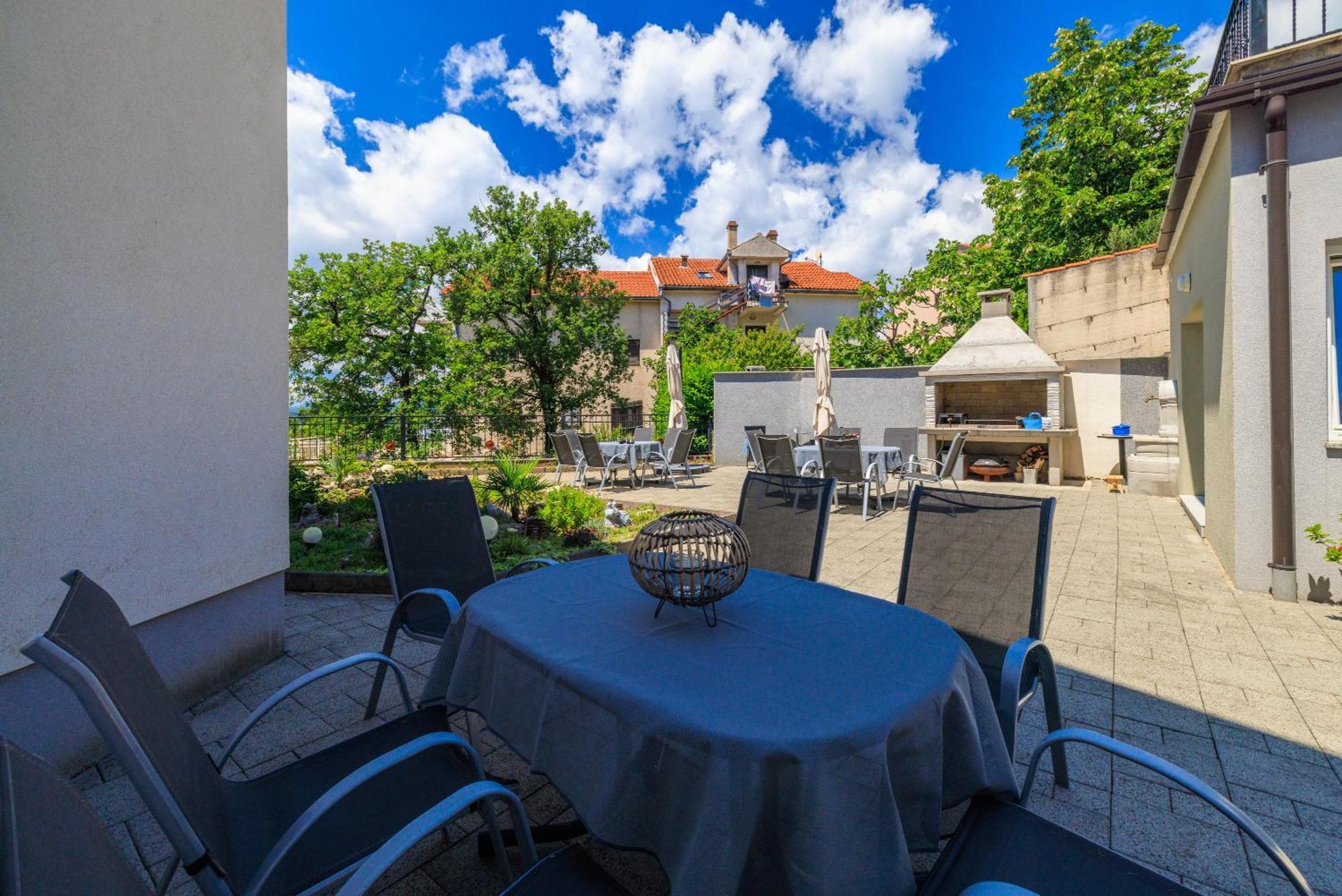 Tatjana Mit Zwei Schlafzimmer Apartman Crikvenica